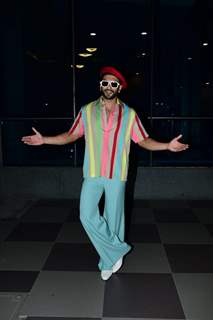 Ranveer Singh spotted promoting film Cirkus at Mithibai college 