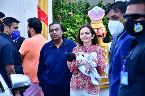 Mukesh Ambani, Nita Ambani welcomes Isha Ambani, Anand Piramal and their twins 