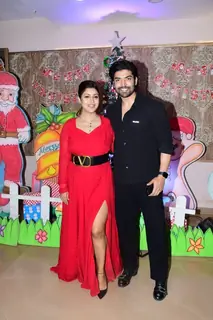 Gurmeet Choudhary and Debina Bonnerjee celebrate Christmas with fans