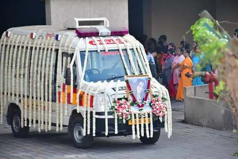 Celebrites spotted Tunisha Sharma's funeral