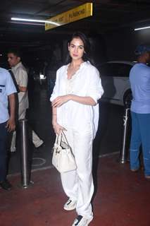 Sonal Chauhan spotted at the Mumbai airport 