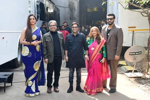 Arjun Kapoor, Aasmaan Bhardwaj and Vishal Bhardwaj Tabu snapped promoting their upcoming film Kuttey on the sets of Indian Idol 13