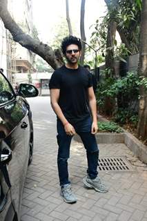 Kartik Aaryan spotted in Andheri 