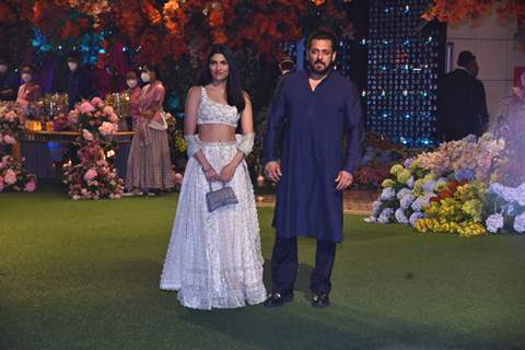 Salman Khan wore a navy blue kurta set as he arrived with Alizeh Agnihotri who wore an ivory lehenga set 