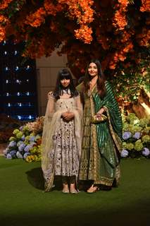 Aishwarya Rai donned an embellished green and golden anarkali. Aaradhya, wore an embroidered anarkali set with traditional juttis.