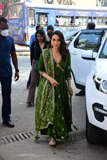 Karisma Kapoor snapped with designer Punit Balana at a studio in Juhu