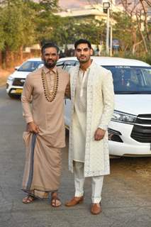 Suneil Shetty and Ahan Shetty meet the media post KL Rahul - Athiya wedding to distribute sweets to paps 