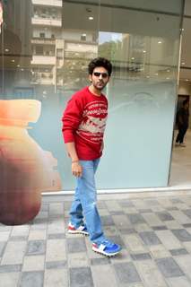 Kartik Aaryan snapped promoting his upcoming film Shehzada at T-Series office in Andheri  