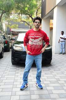 Kartik Aaryan snapped promoting his upcoming film Shehzada at T-Series office in Andheri  