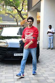 Kartik Aaryan snapped promoting his upcoming film Shehzada at T-Series office in Andheri  