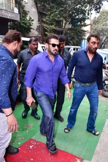 Salman Khan snapped at Rahul Kanal’s wedding in Khar 