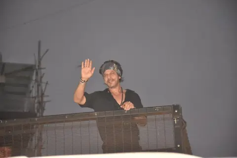 Shah Rukh Khan meets fans outside Mannat in Bandra