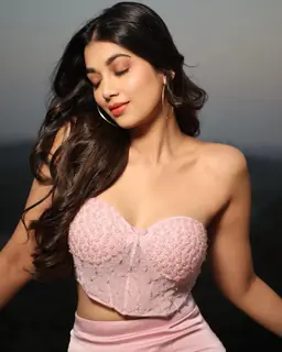 Digangana Suryavanshi stuns in pink co-ors set; sets temperature soaring