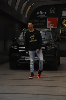 Varun Dhawan snapped at Khar 