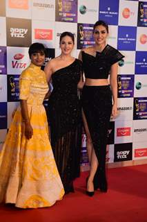 Sunny Leone, Kriti Sanon grace Zee Cinema Awards 2023