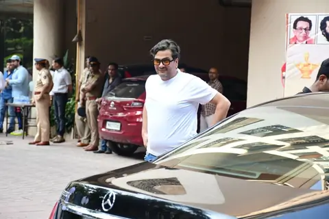 Mukesh Chabbra snapped Satish Kaushik's funeral
