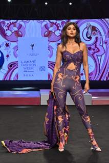 Shilpa Shetty walk the ramp at Lakme Fashion Week 2023 day 2