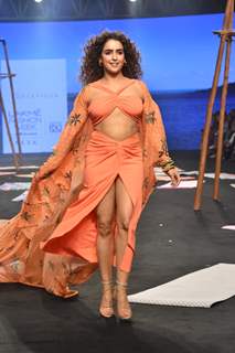 Sanya Malhotra walk the ramp at Lakme Fashion Week 2023 day 2