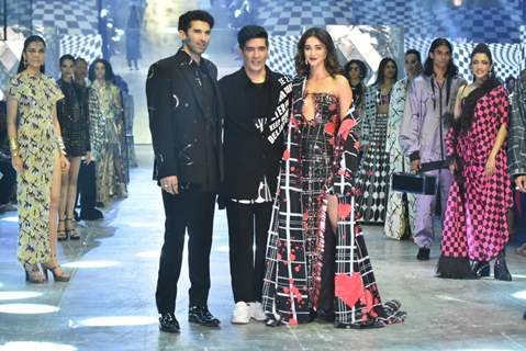 Aditya Roy Kapur and Ananya Panday walk for Manish Malhotra at the grand finale of Lakme Fashion Week 2023