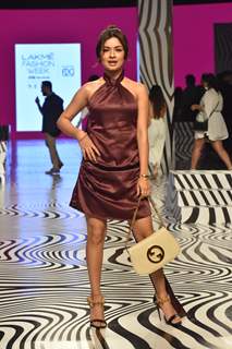 Avneet Kaur walk the ramp at Lakme Fashion Week 2023 – Day 4
