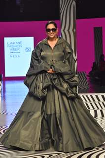 Tamannaah Bhatia, Karisma Kapoor, Avneet Kaur and others celebs walk the ramp at Lakme Fashion Week 2023 – Day 4