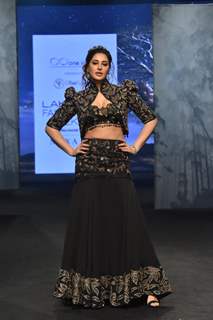 Tamannaah Bhatia, Karisma Kapoor, Avneet Kaur and others celebs walk the ramp at Lakme Fashion Week 2023 – Day 4