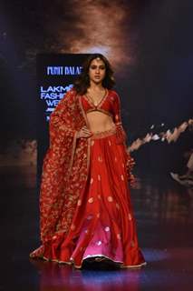 Sara Ali Khan walk the ramp at Lakme Fashion Week 2023 – Day 3
