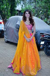 Palak Tiwari looks radiant in a pink and yellow lehenga for Alanna’s sangeet ceremony. 