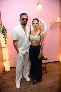 Suniel Shetty snapped Shehnaaz Gill’s chat show Desi Vibes