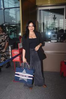 Neha Sharma snapped at the Mumbai airport 