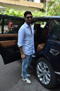 Vicky Kaushal snapped in the city 