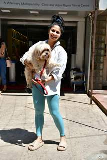 Tanishaa Mukerji snapped with her pet in Khar 