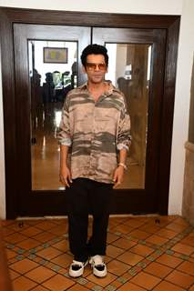 Sunil Grover snapped promoting his upcoming webseries United Kacche