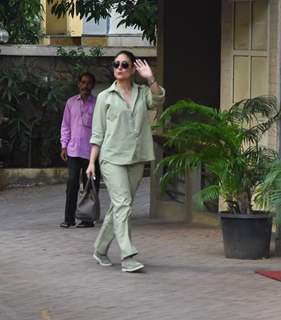 Kareena Kapoor snapped in Bandra