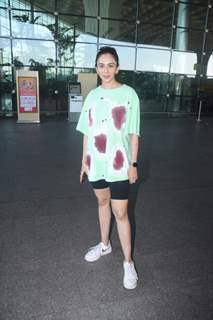 Rakul Preet Singh Snapped at the Mumbai airport 