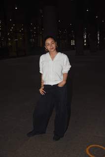 Alia Bhatt snapped at the Mumbai airport