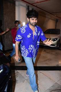 Kartik Aaryan snapped at Manish Malhotra house in Bandra