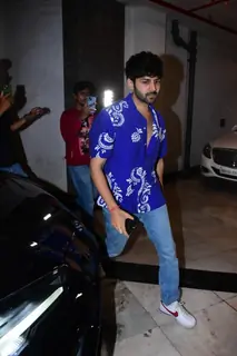 Kartik Aaryan snapped at Manish Malhotra house in Bandra