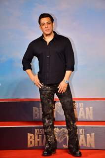 Salman Khan  snapped at the trailer launch of Kisi Ka Bhai Kisi Ki Jaan