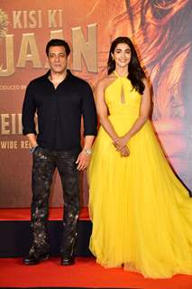 Pooja Hegde, Salman Khan snapped at the trailer launch of Kisi Ka Bhai Kisi Ki Jaan 