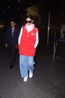 Deepika Padukone snapped at the Mumbai airport 