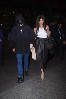 Shilpa Shetty snapped with her husband Raj Kundra at the Mumbai airport 