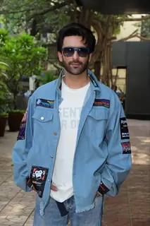 Nandish Singh Sandhu snapped promoting webseries Jubilee in Bandra