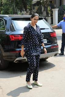 Genelia D'Souza sanpped in Khar