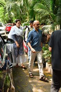 Shah Rukh Khan, Aryan Khan, Vicky Kaushal, Karan Johar & others snapped at Aditya Chopra’s house to pay last respects to Pamela Chopra