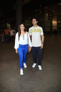 Divyanka Tripathi and Vivek Dahiya snapped at the Mumbai airport