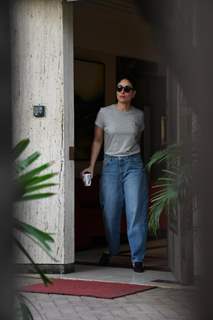 Kareena Kapoor snapped in Bandra 