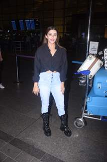 Nyrraa M Banerji snapped at Mumbai airport 