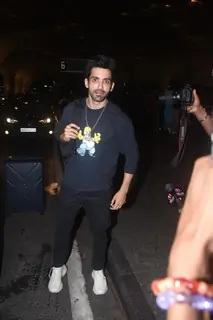 Arjit Taneja snapped at Mumbai airport 