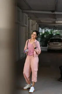 Genelia D'Souza snapped in Bandra 